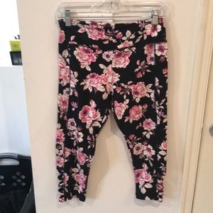 2 pairs of floral leggings